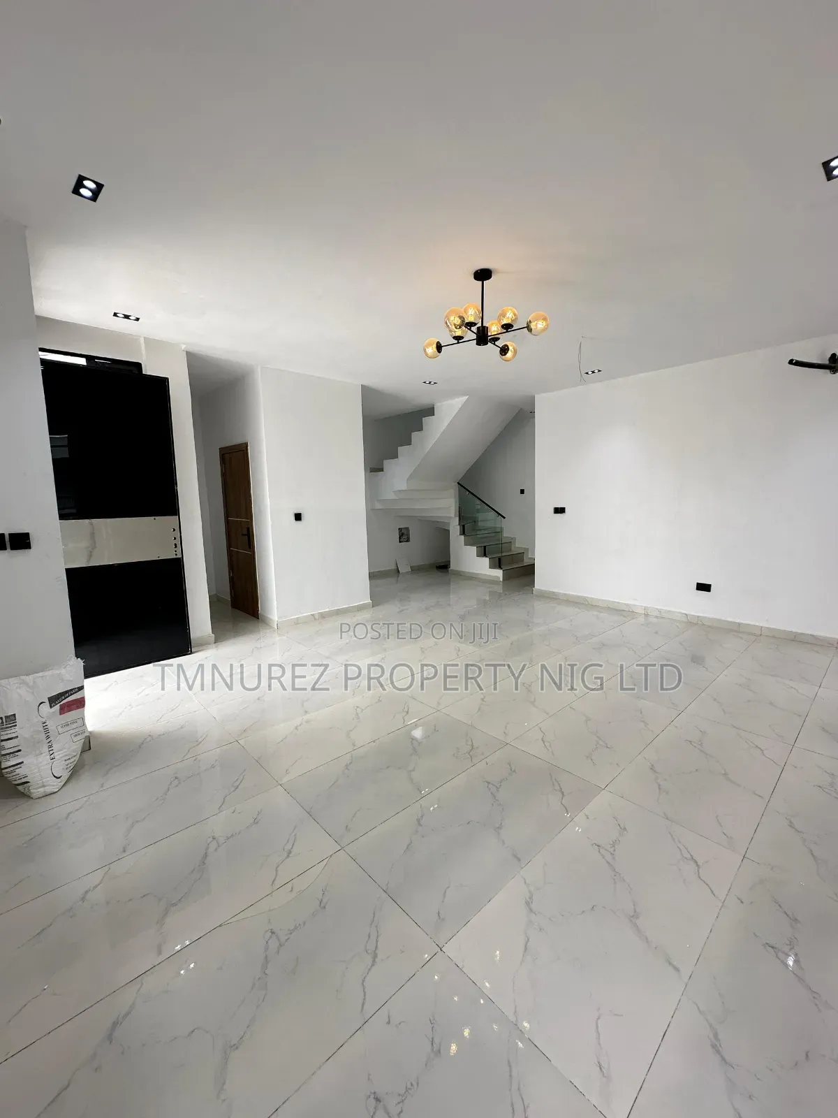 5bdrm Duplex in Ikota for sale