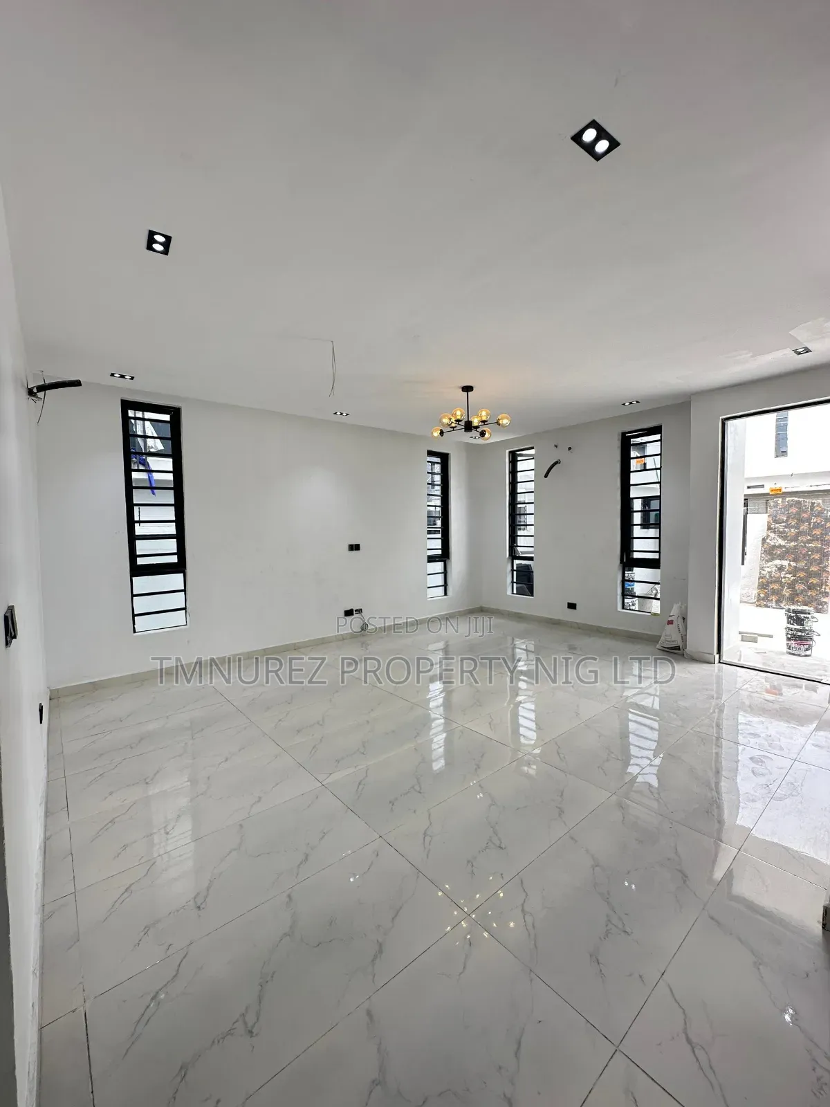 5bdrm Duplex in Ikota for sale
