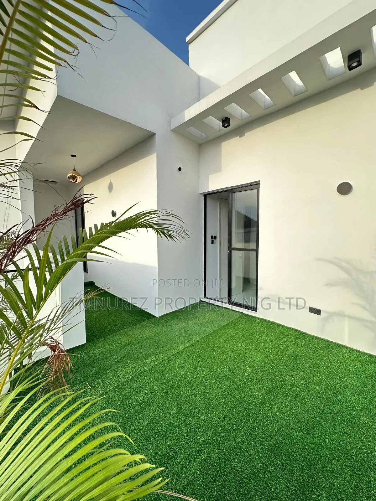 5bdrm Duplex in Ikota for sale