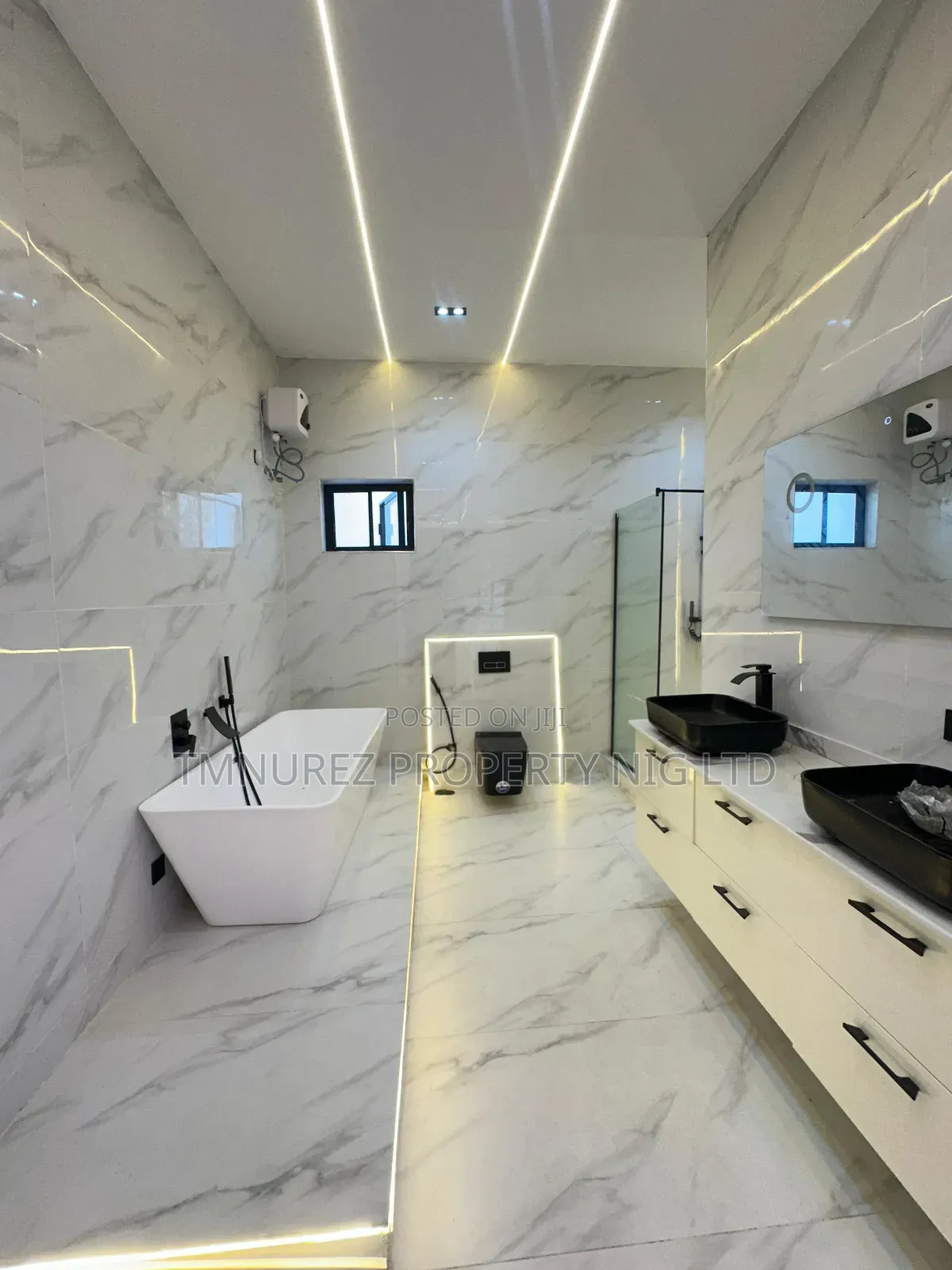 5bdrm Duplex in Ikota for sale
