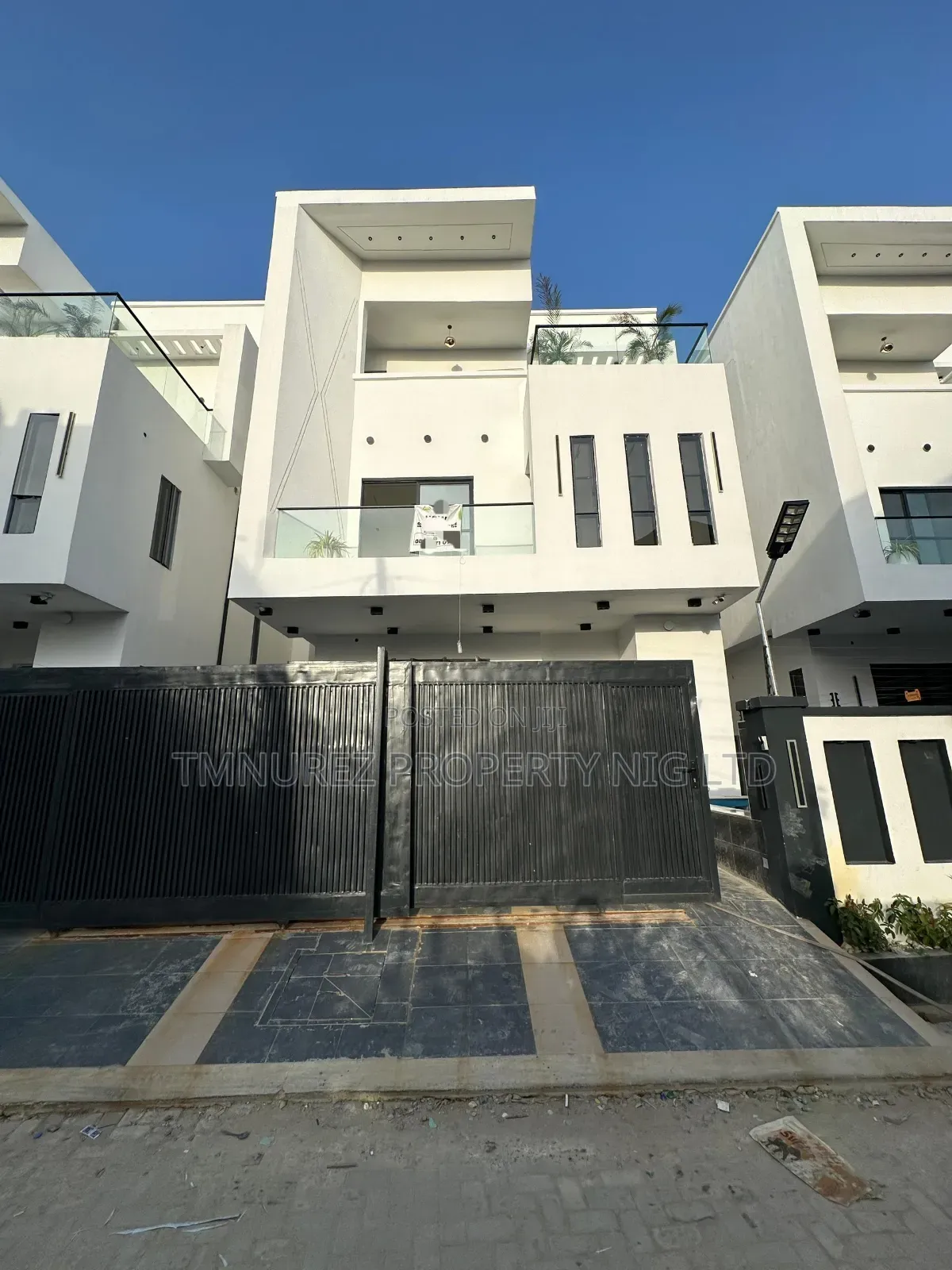 5bdrm Duplex in Ikota for sale