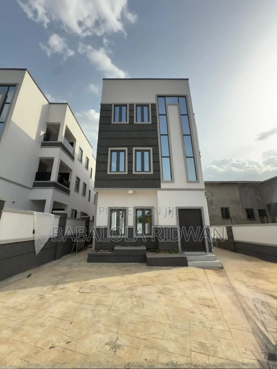 3bdrm Apartment in Kolapo Ishola Gra,, Akobo for sale