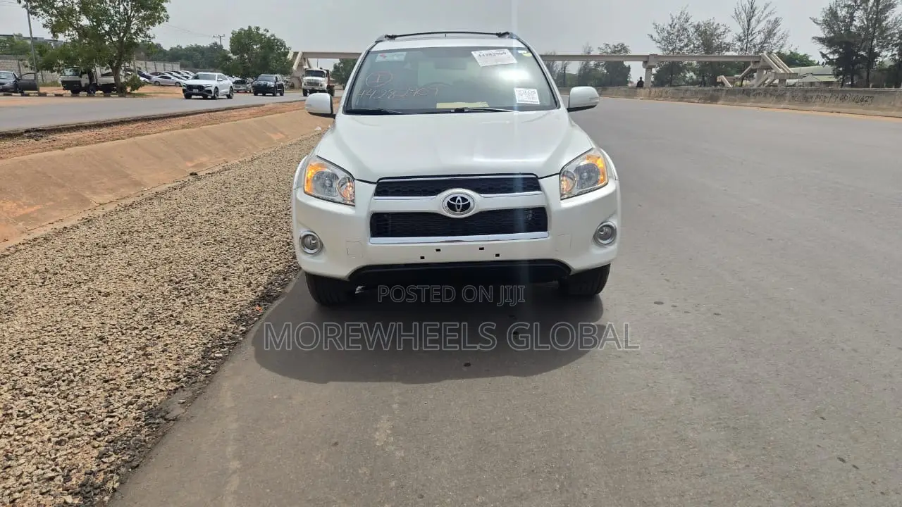 Toyota RAV4 2.5 Limited 2012 White