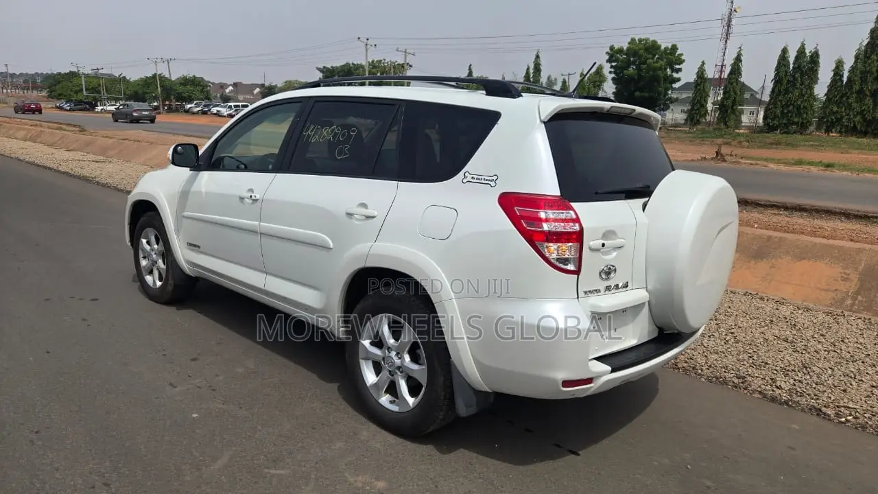 Toyota RAV4 2.5 Limited 2012 White