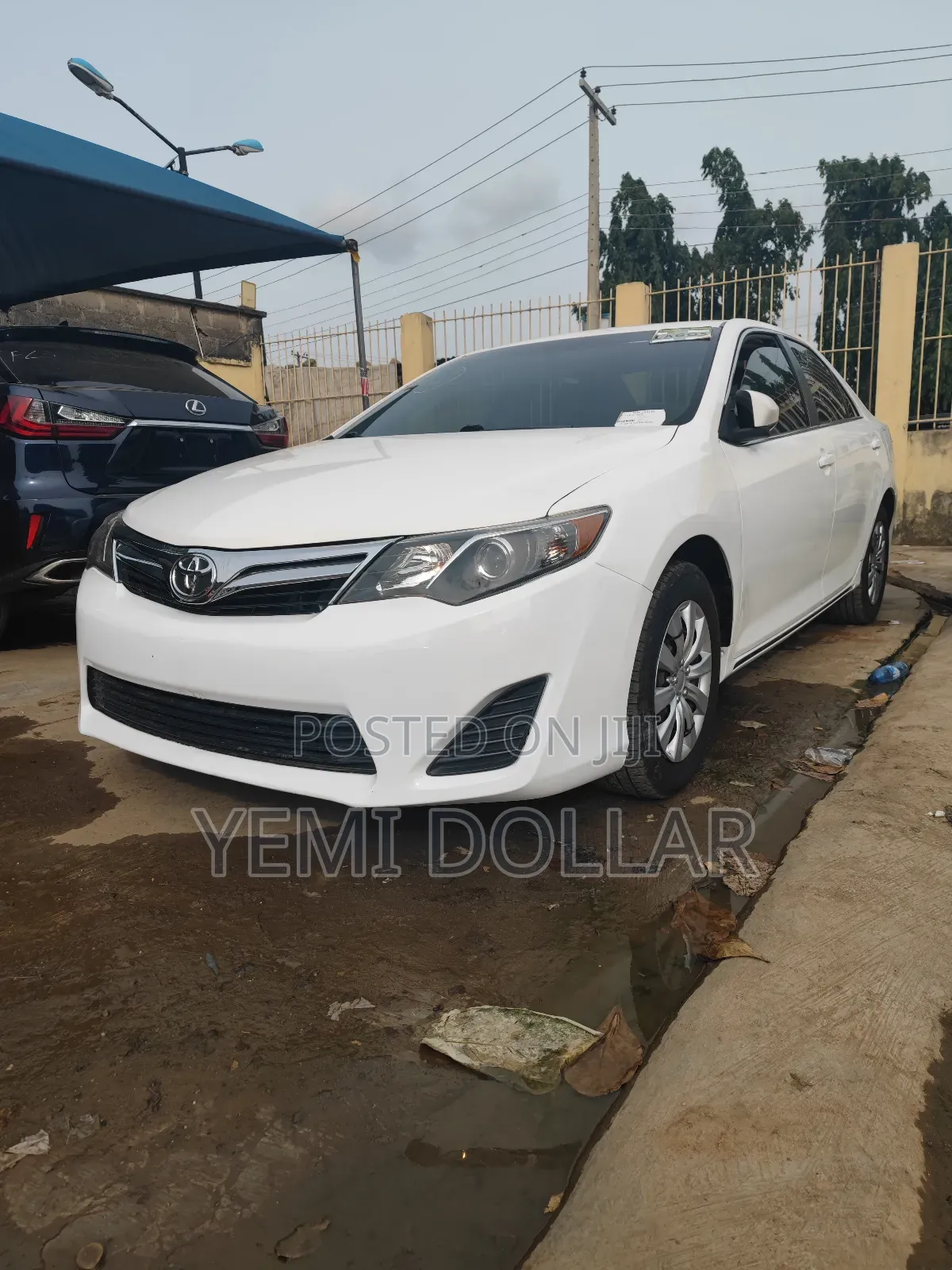 Toyota Camry LE 4dr Sedan (2.5L 4cyl 6A) 2013 White