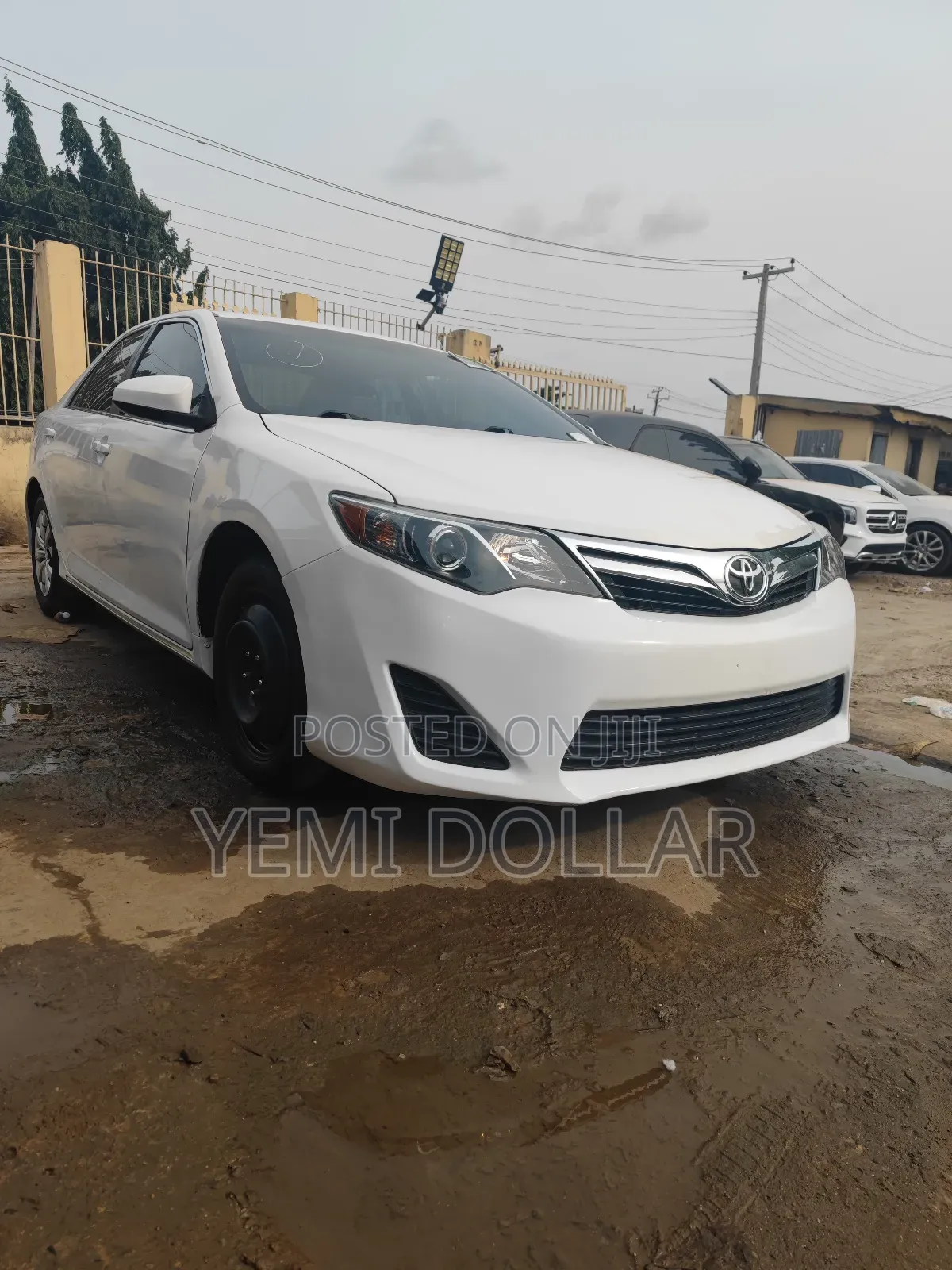Toyota Camry LE 4dr Sedan (2.5L 4cyl 6A) 2013 White
