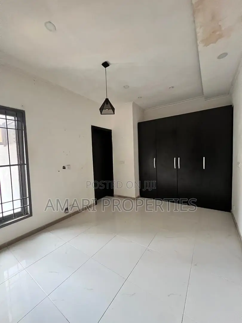 1bdrm Block of Flats in Lekki Phase 1 for rent