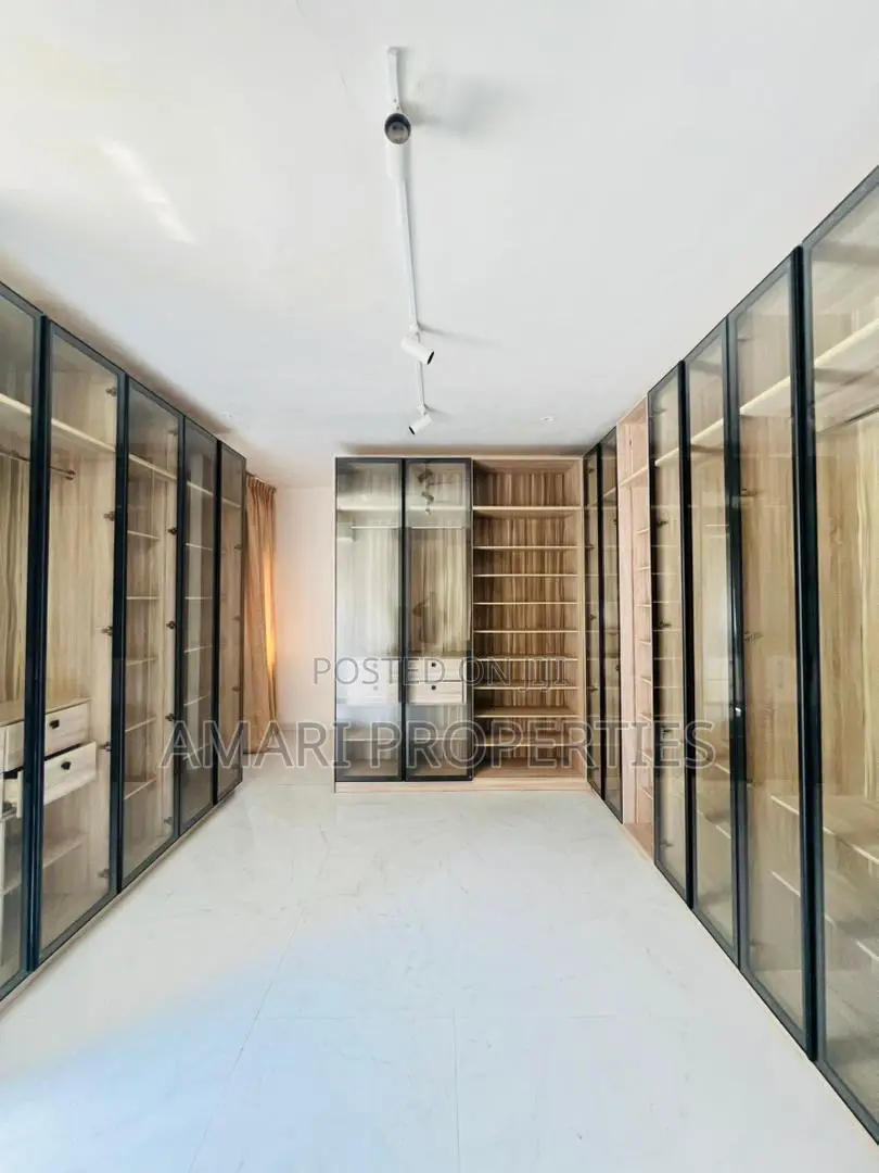 Furnished 5bdrm Duplex in Banana Island for sale