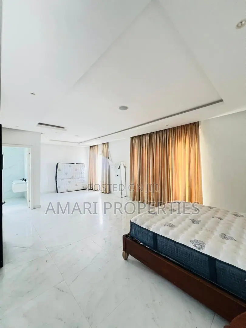 Furnished 5bdrm Duplex in Banana Island for sale