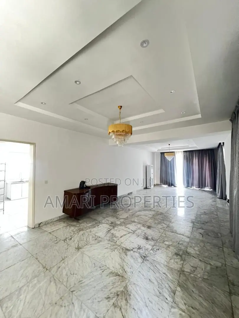 Furnished 5bdrm Duplex in Banana Island for sale