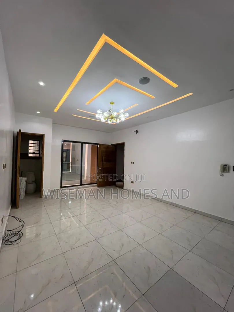 2bdrm Apartment in Agungi Lekki Eti-Osa for sale