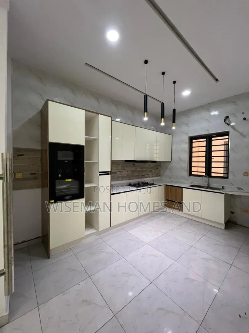 2bdrm Apartment in Agungi Lekki Eti-Osa for sale