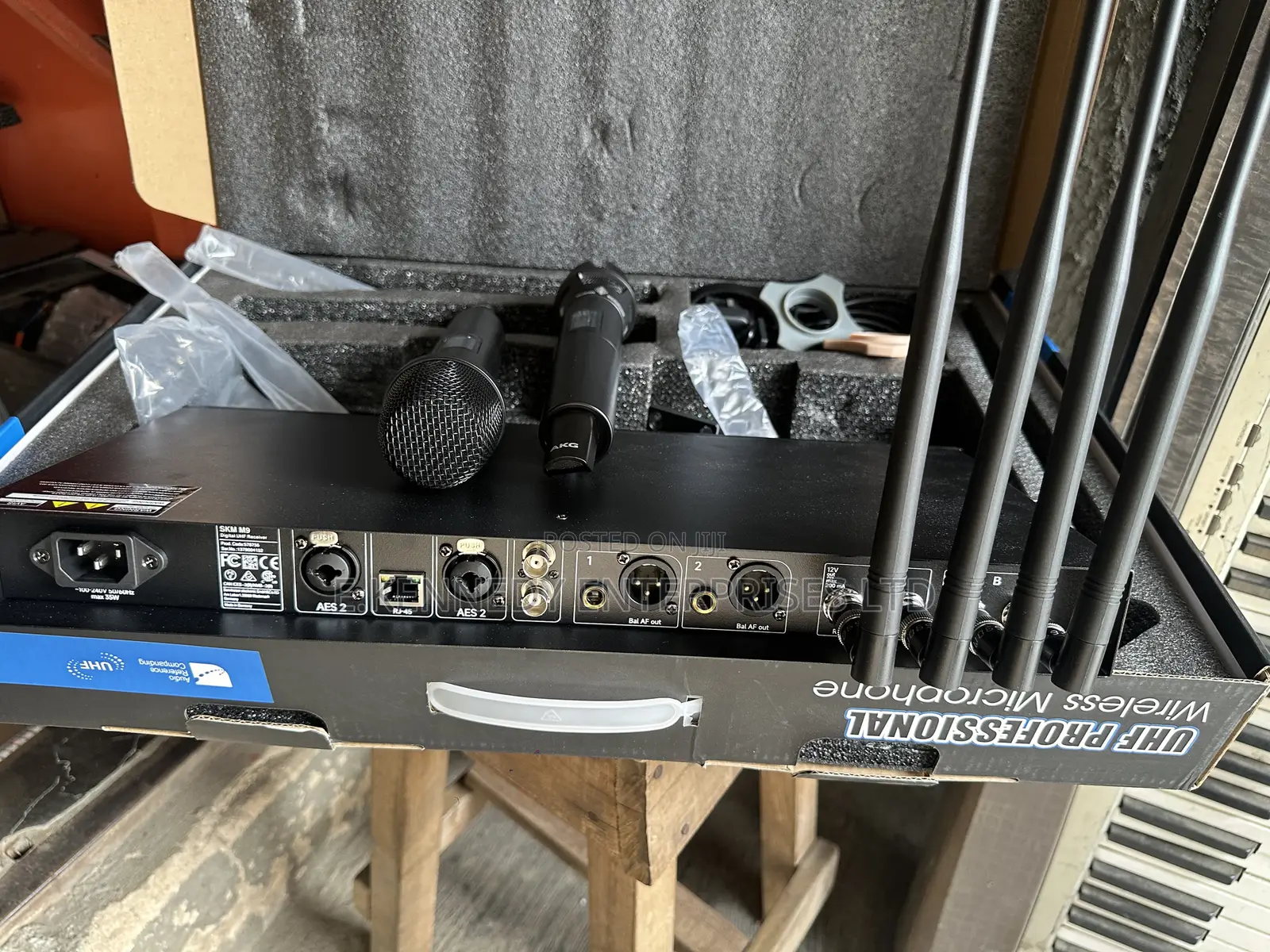 Akg Professional Wireless Microphone (Four Antenna)
