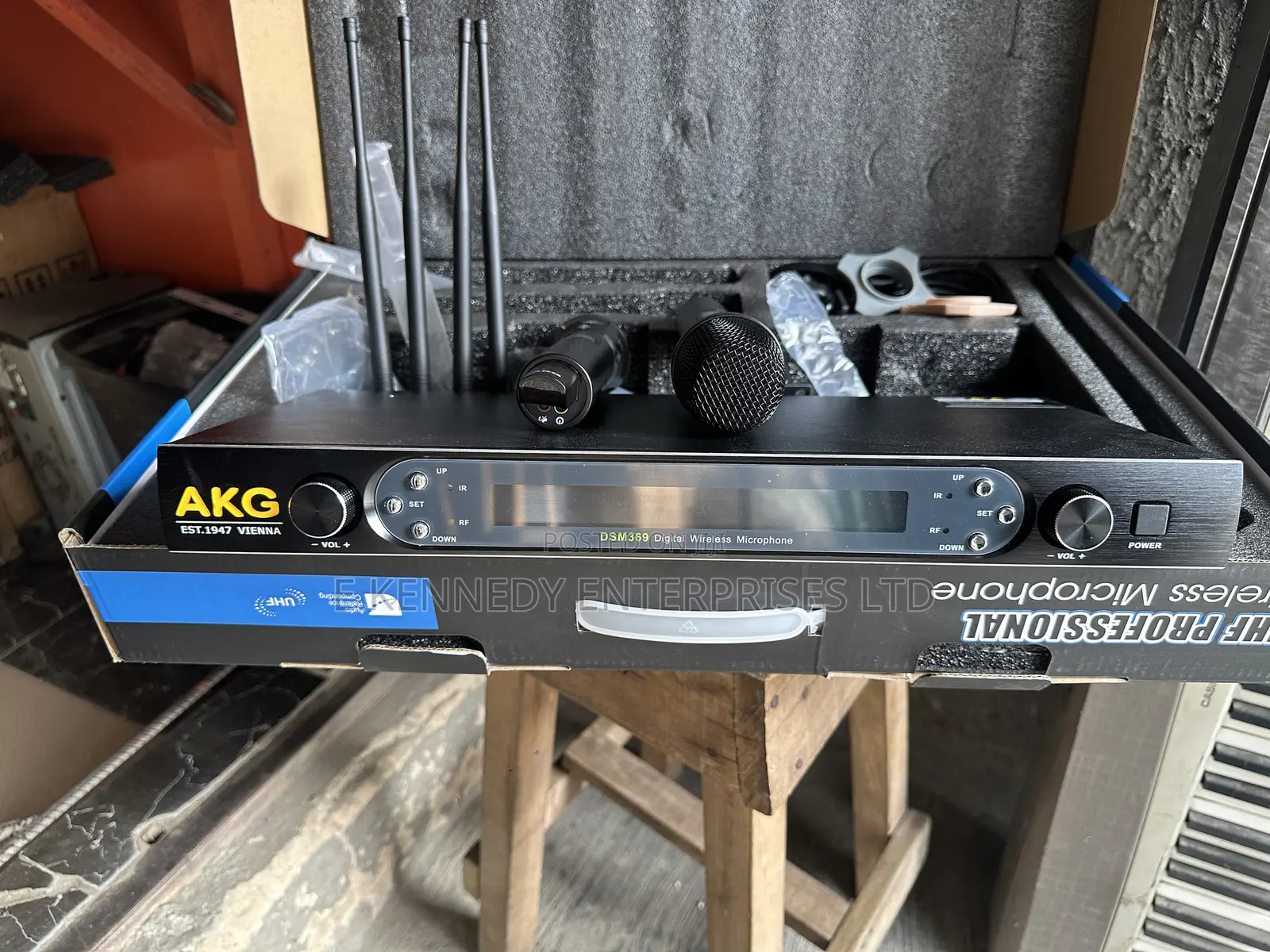 Akg Professional Wireless Microphone (Four Antenna)