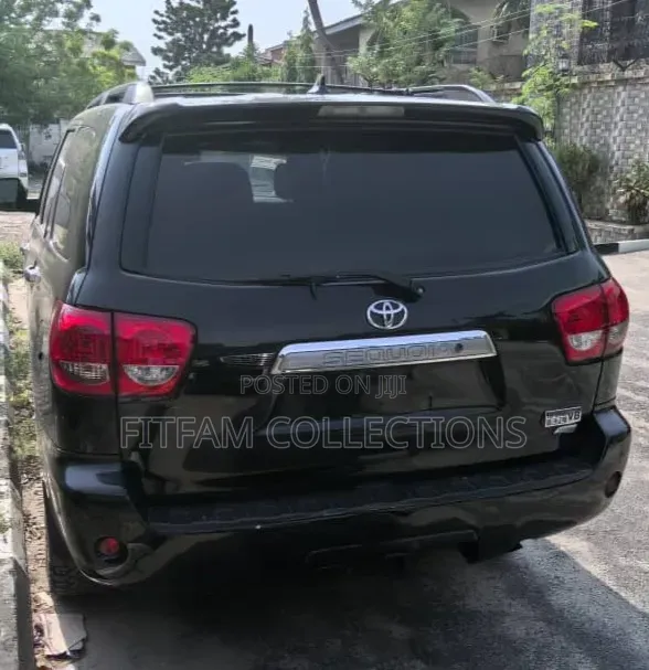 Toyota Sequoia Platinum 4dr SUV 4WD (5.7L 8cyl 6A) 2015 Blue