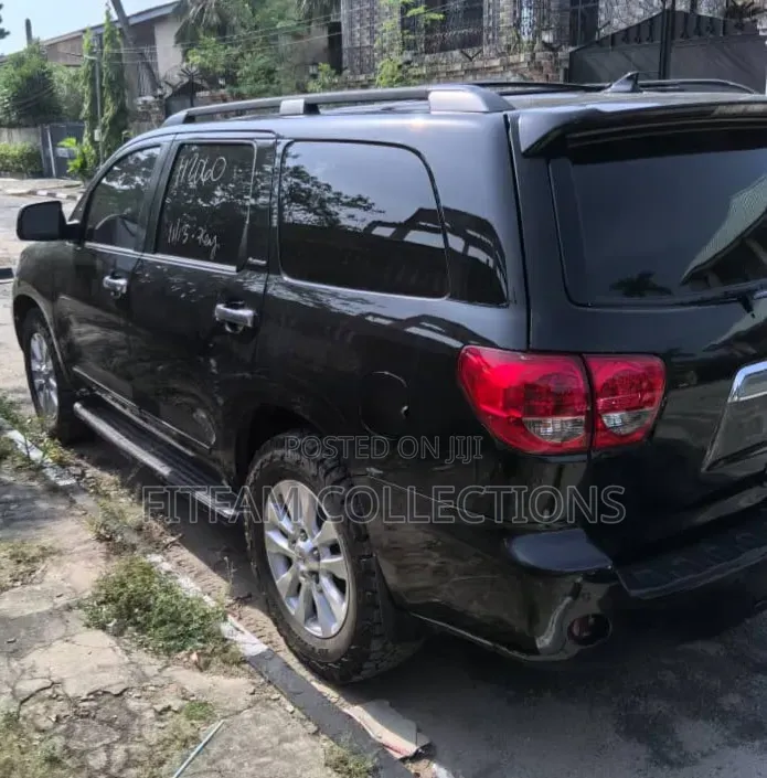 Toyota Sequoia Platinum 4dr SUV 4WD (5.7L 8cyl 6A) 2015 Blue