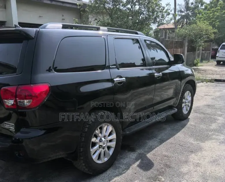 Toyota Sequoia Platinum 4dr SUV 4WD (5.7L 8cyl 6A) 2015 Blue