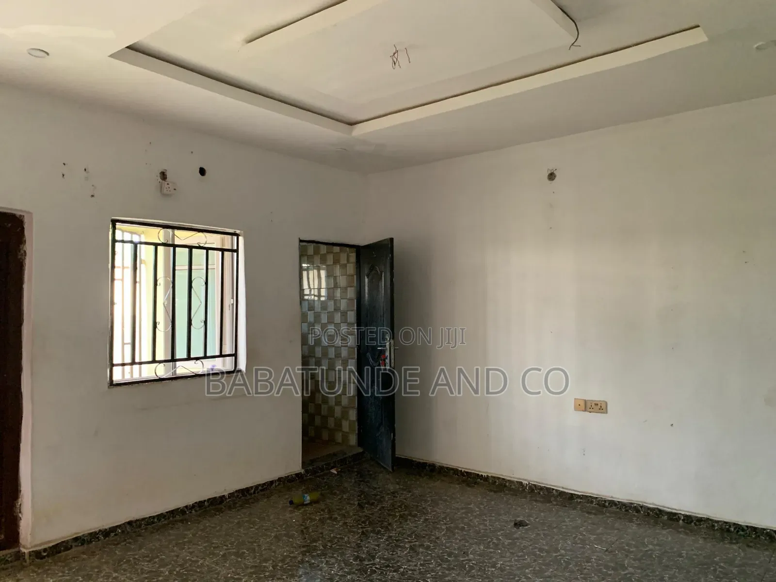 6bdrm Block of Flats in Moniya for sale