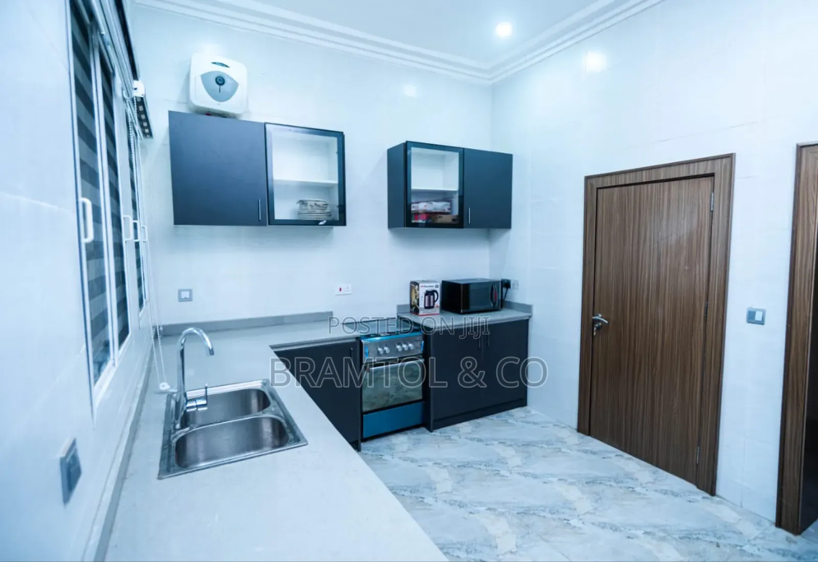 3bdrm Block of Flats in Zone B for rent