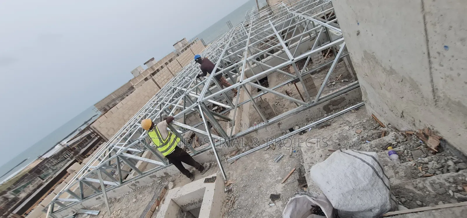 Galvanized Steel Roof Trusses Fabricator / LGS