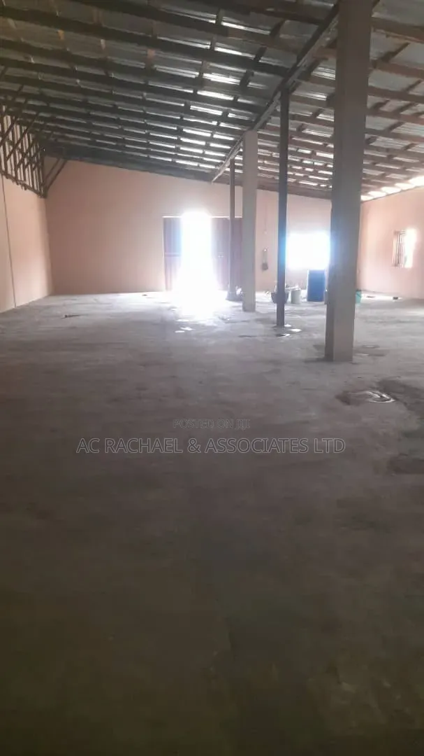 4bedrooms Detached House, a Shed and Trucking Yard on 2500sqm Land