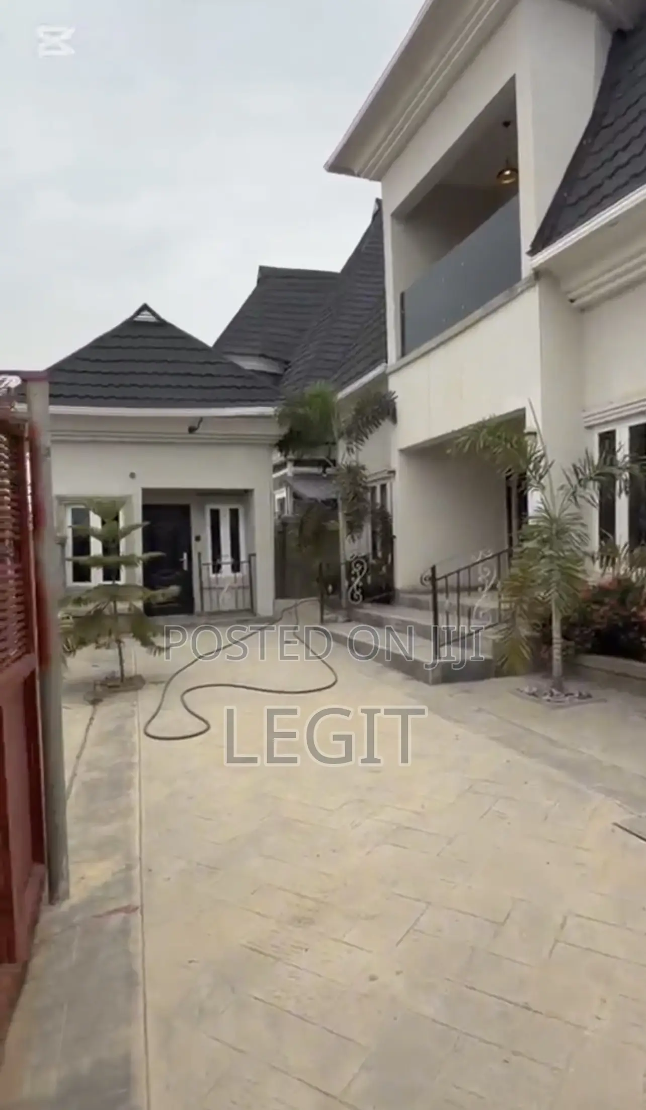 4bdrm Penthouse in Lugbe District for sale