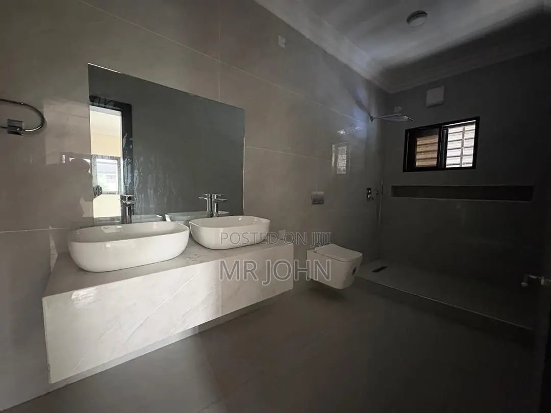 3bdrm Apartment in Lekki Phase 1 D Man for rent