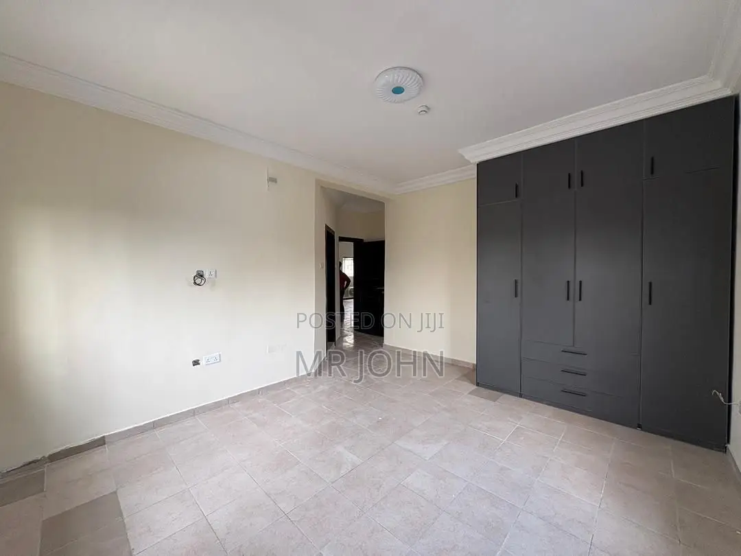 3bdrm Apartment in Lekki Phase 1 D Man for rent