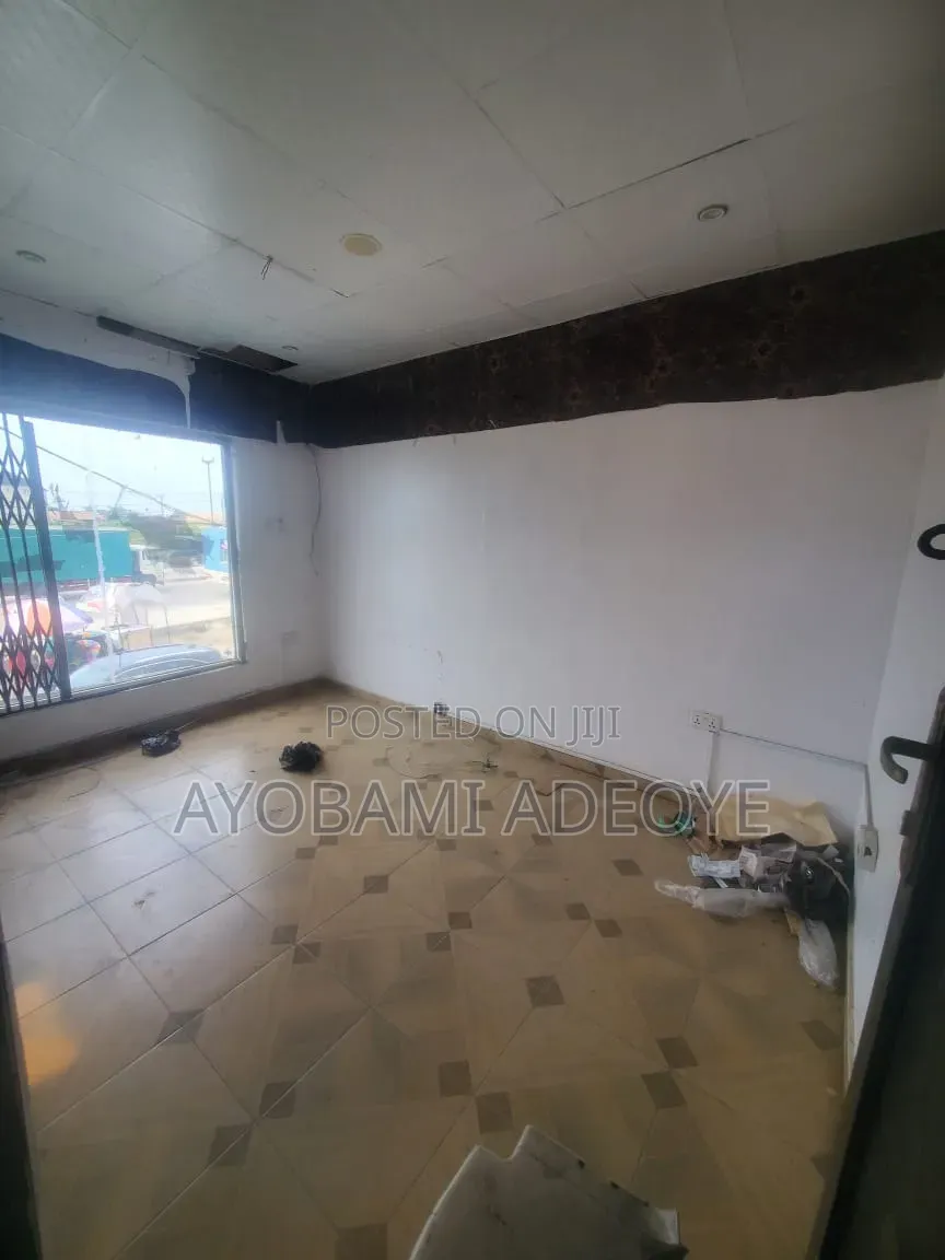 Spacious Shop Facing Lekki Express