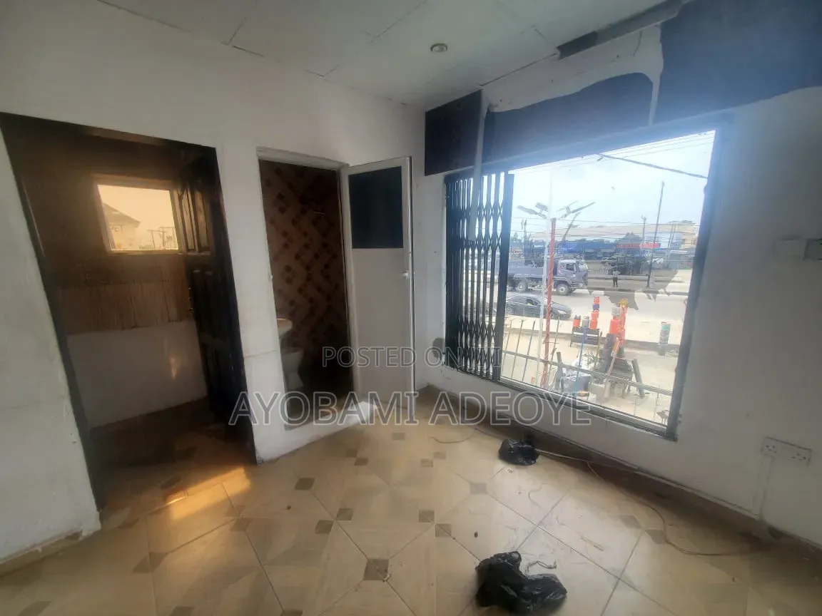 Spacious Shop Facing Lekki Express