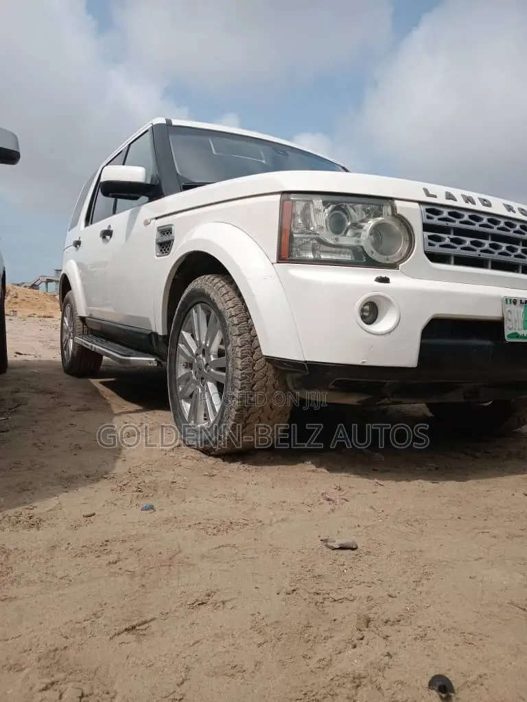 Land Rover Lr4 Base AWD 2013 White