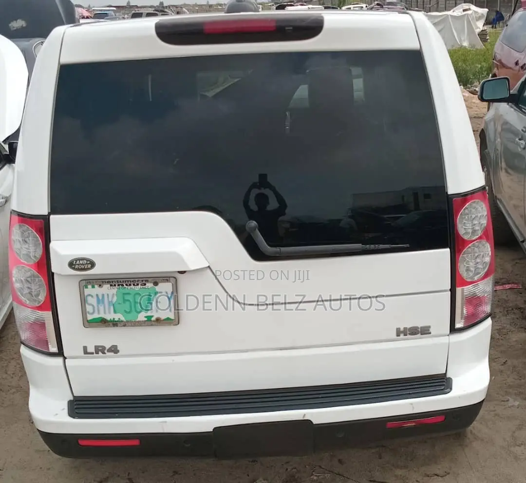 Land Rover Lr4 Base AWD 2013 White
