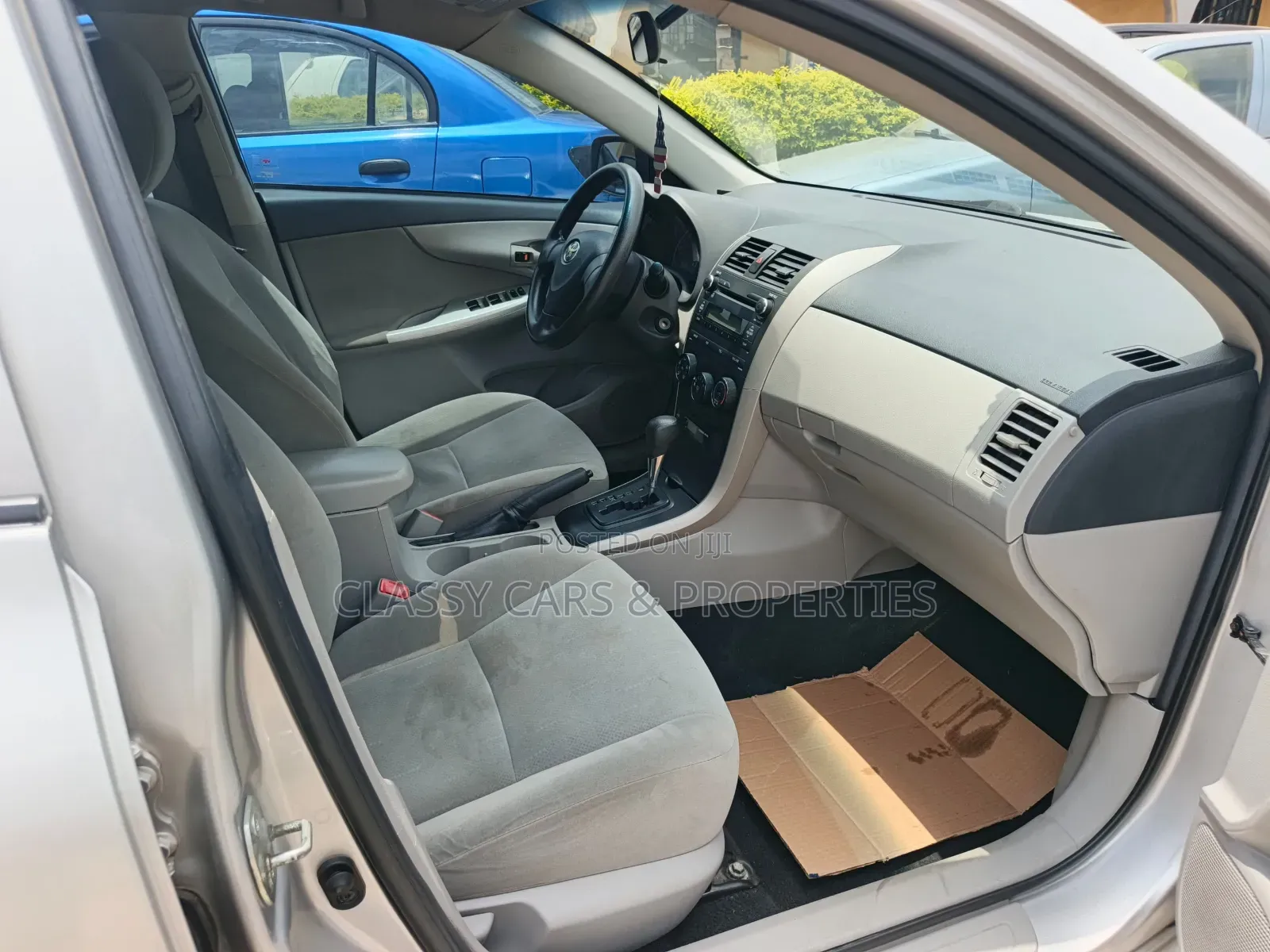Toyota Corolla L 4dr Sedan (1.8L 4cyl 5M) 2012 Silver