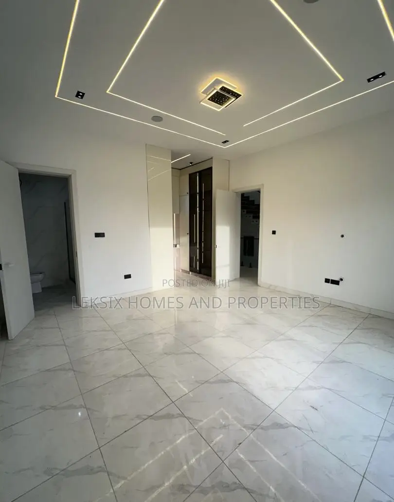 5bdrm Duplex in A Well Secured, Ikota for sale