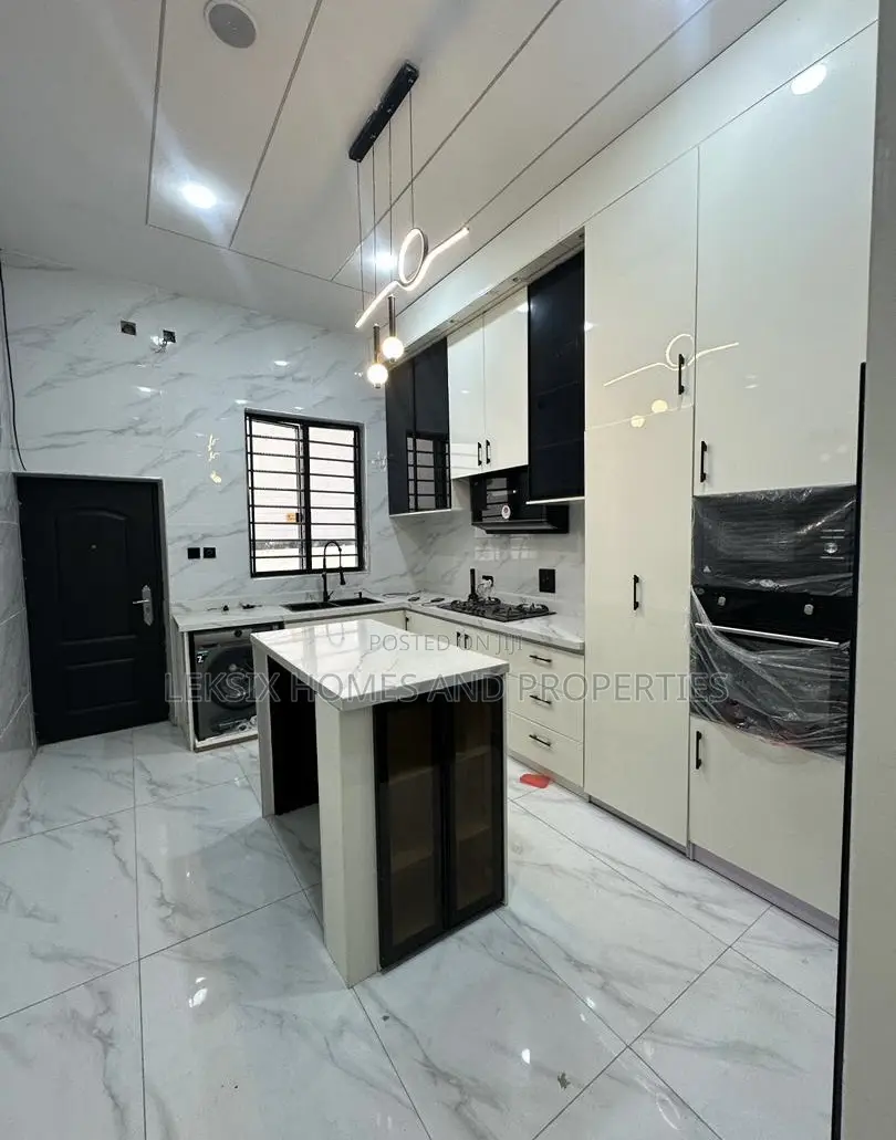 5bdrm Duplex in A Well Secured, Ikota for sale