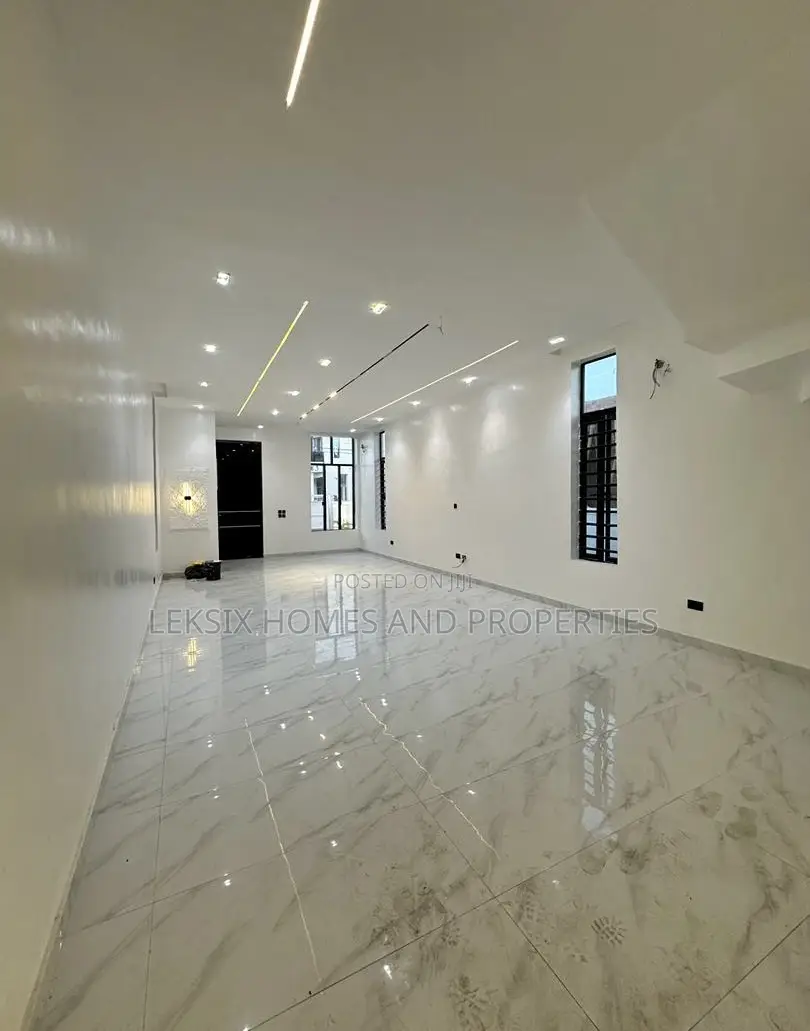 5bdrm Duplex in A Well Secured, Ikota for sale