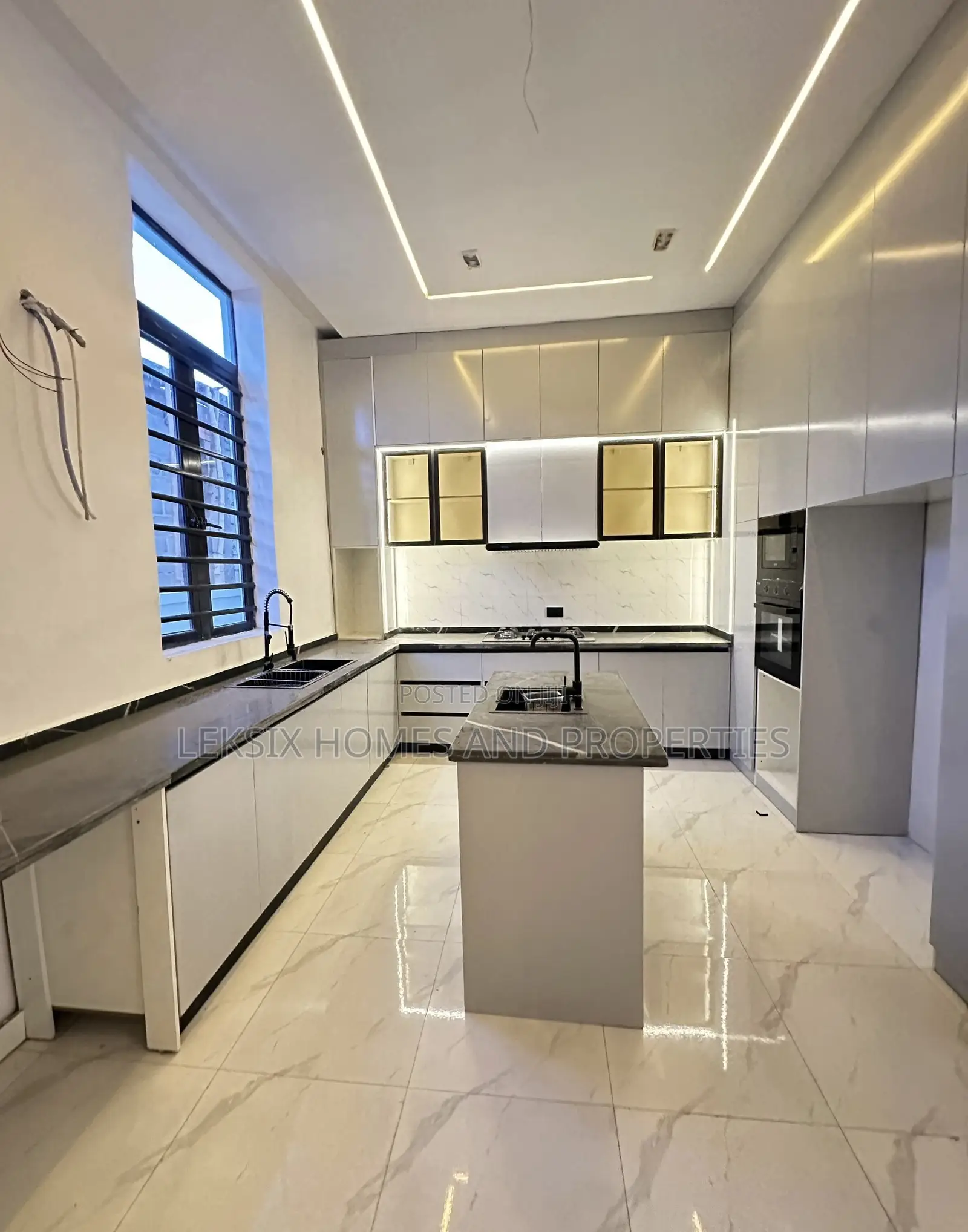 5bdrm Duplex in A Well Secured, Ikota for sale