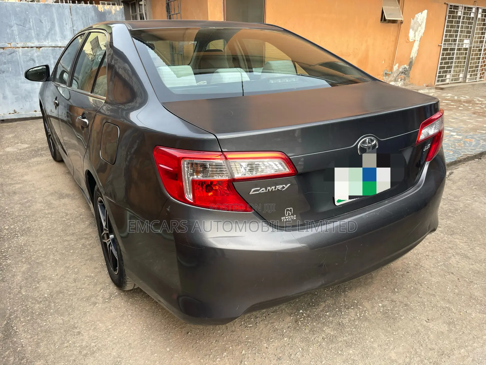 Toyota Camry LE 4dr Sedan (2.5L 4cyl 6A) 2012 Gray