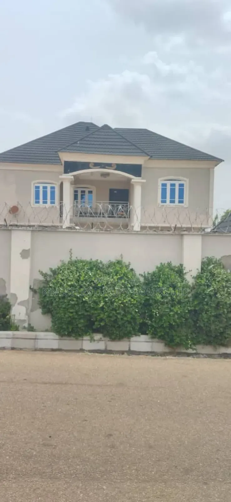 4bdrm Duplex in St, Dominic Church for sale