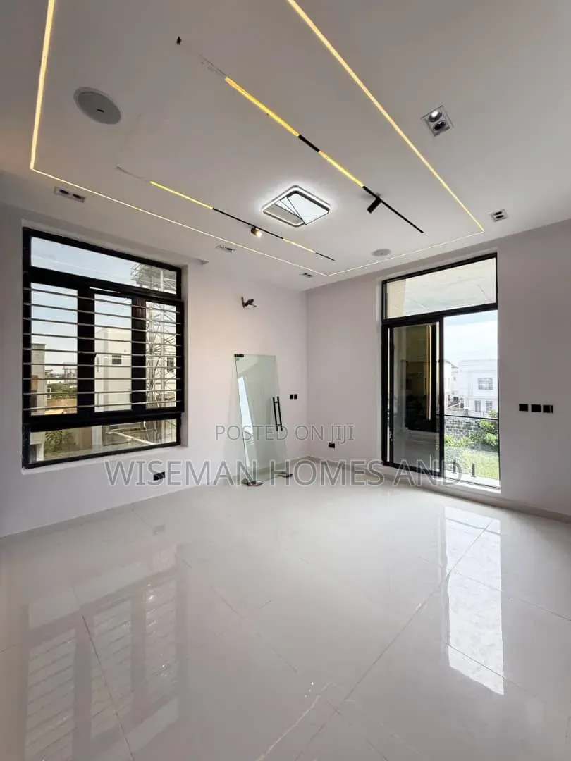 5bdrm Duplex in Chevron Lekki for sale