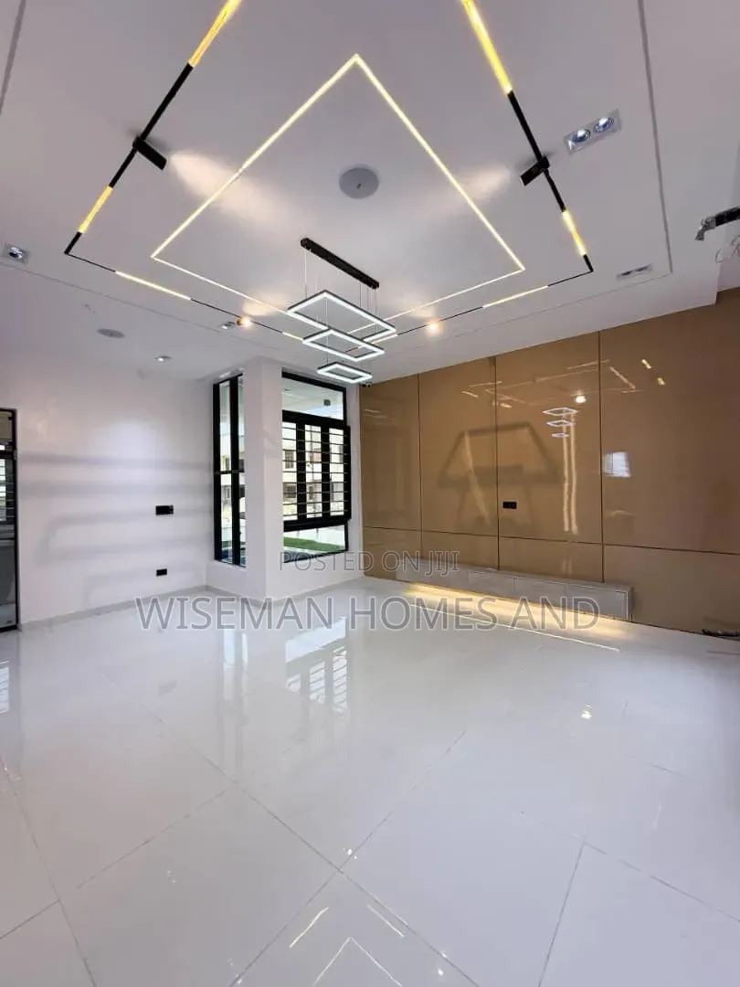 5bdrm Duplex in Chevron Lekki for sale