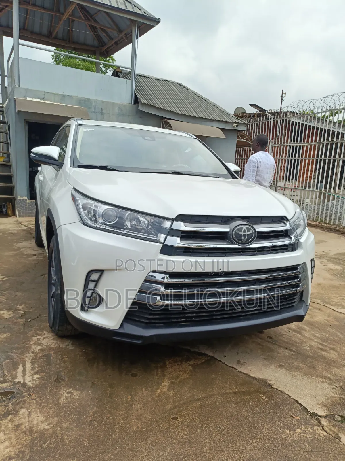 Toyota Highlander SE 4x2 V6 (3.5L 6cyl 8A) 2018 White