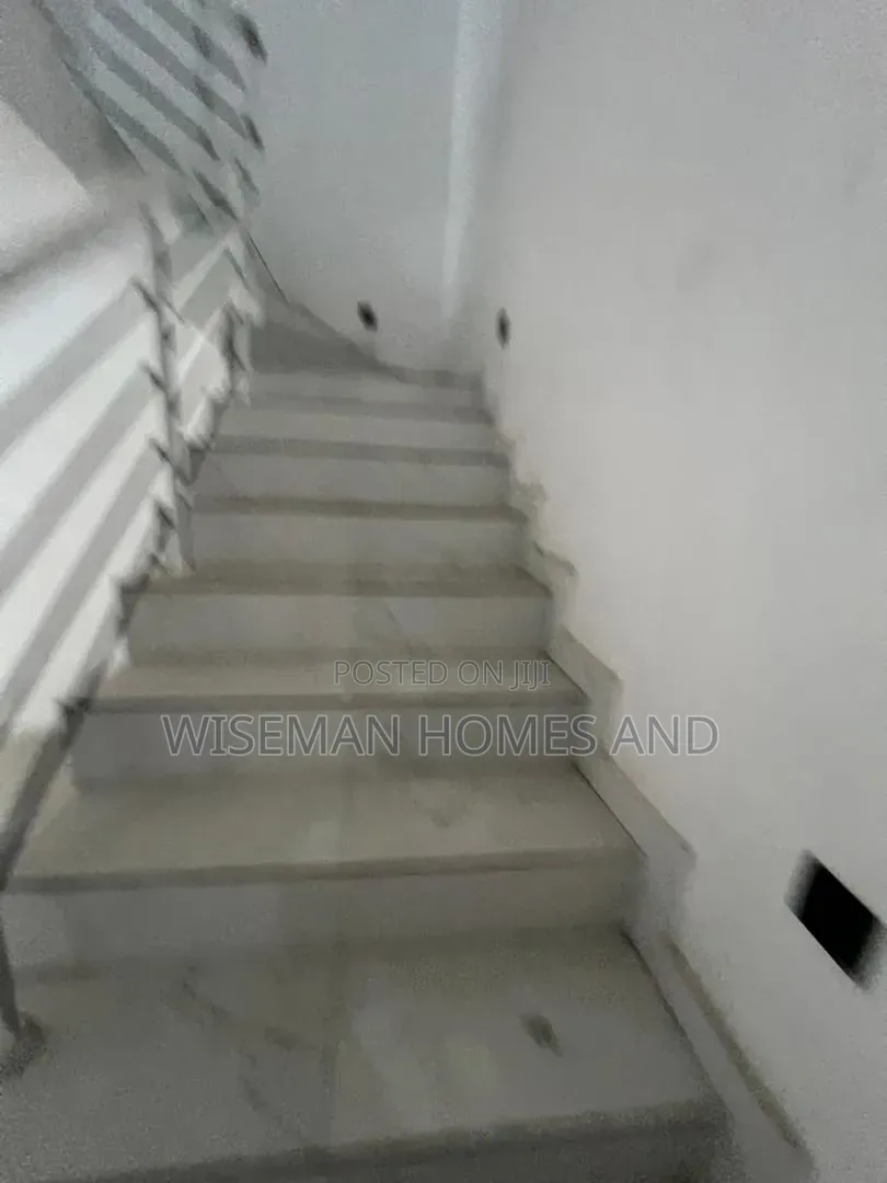 4bdrm Duplex in Ologolo Lekki for sale