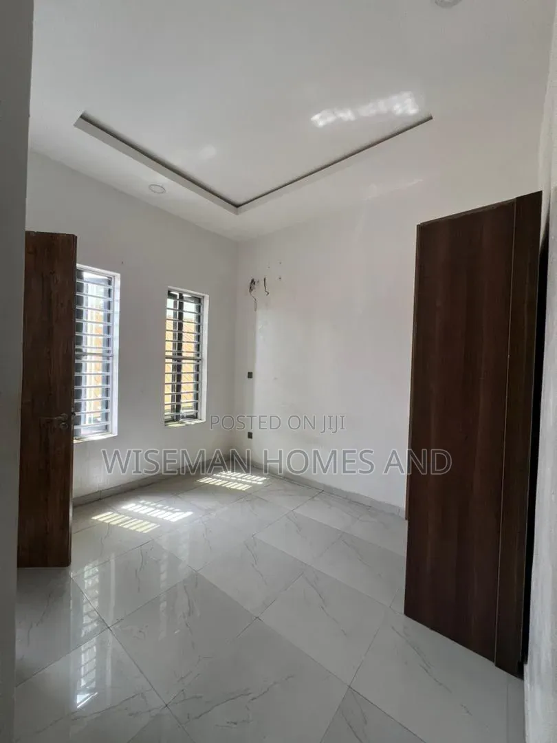 4bdrm Duplex in Ologolo Lekki for sale