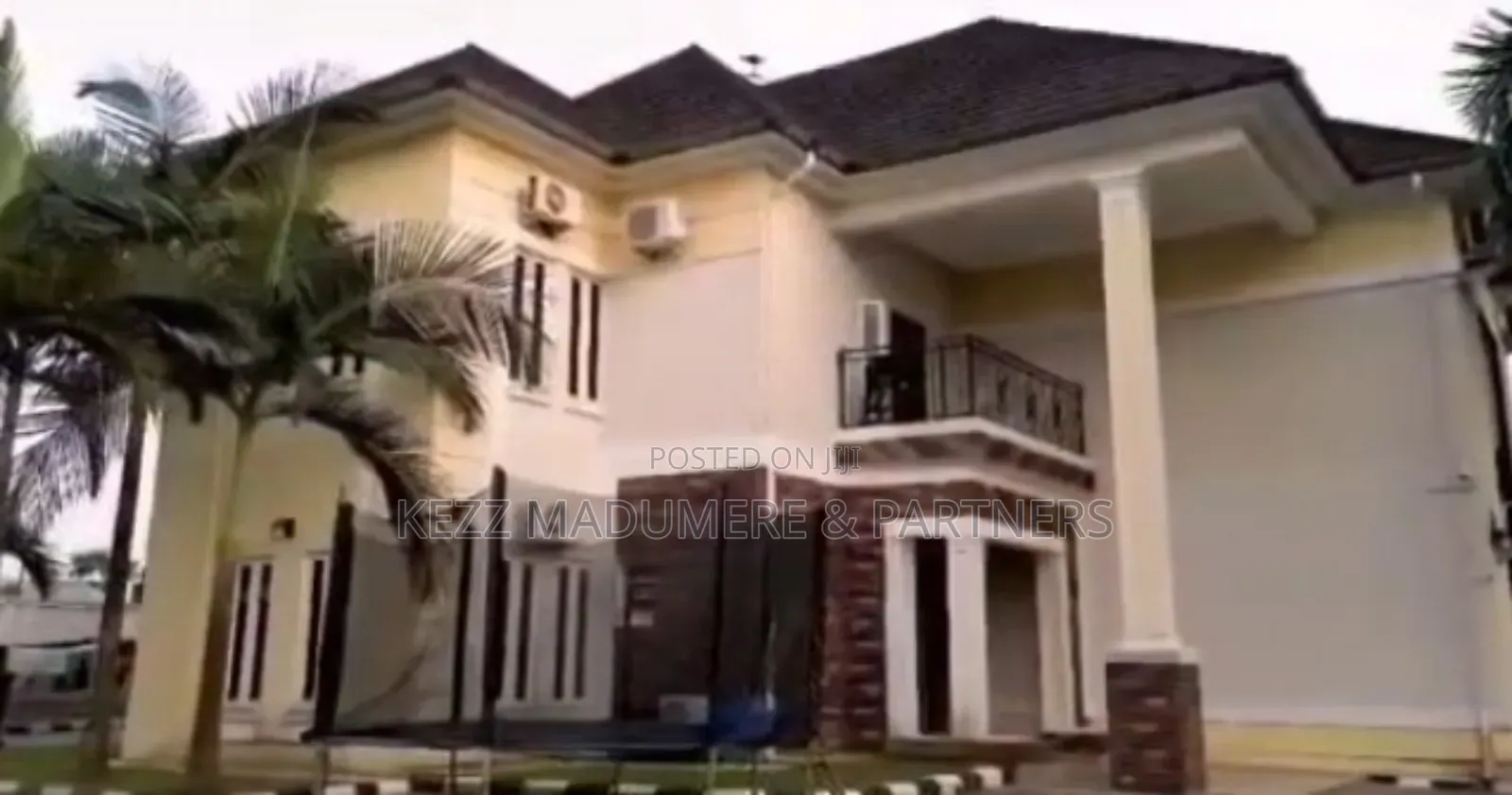 5bdrm Duplex in Gated Street , New for sale