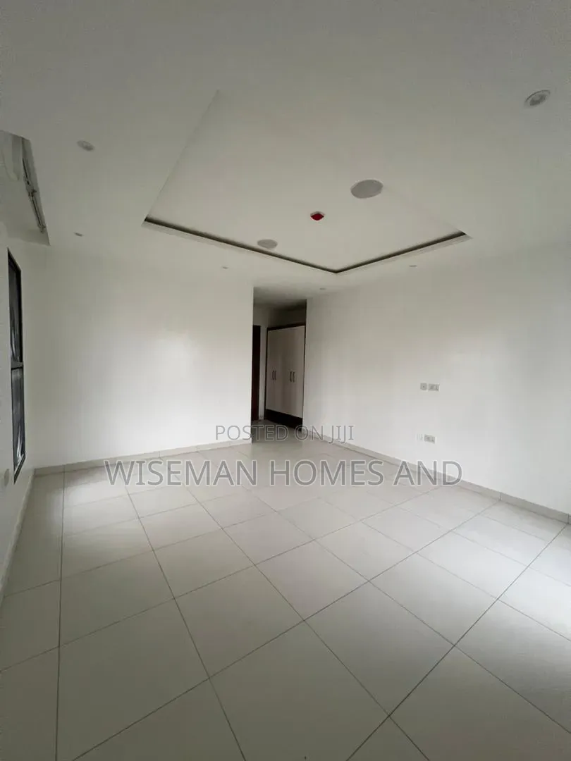 2bdrm Apartment in Ikate Lekki Eti-Osa for sale