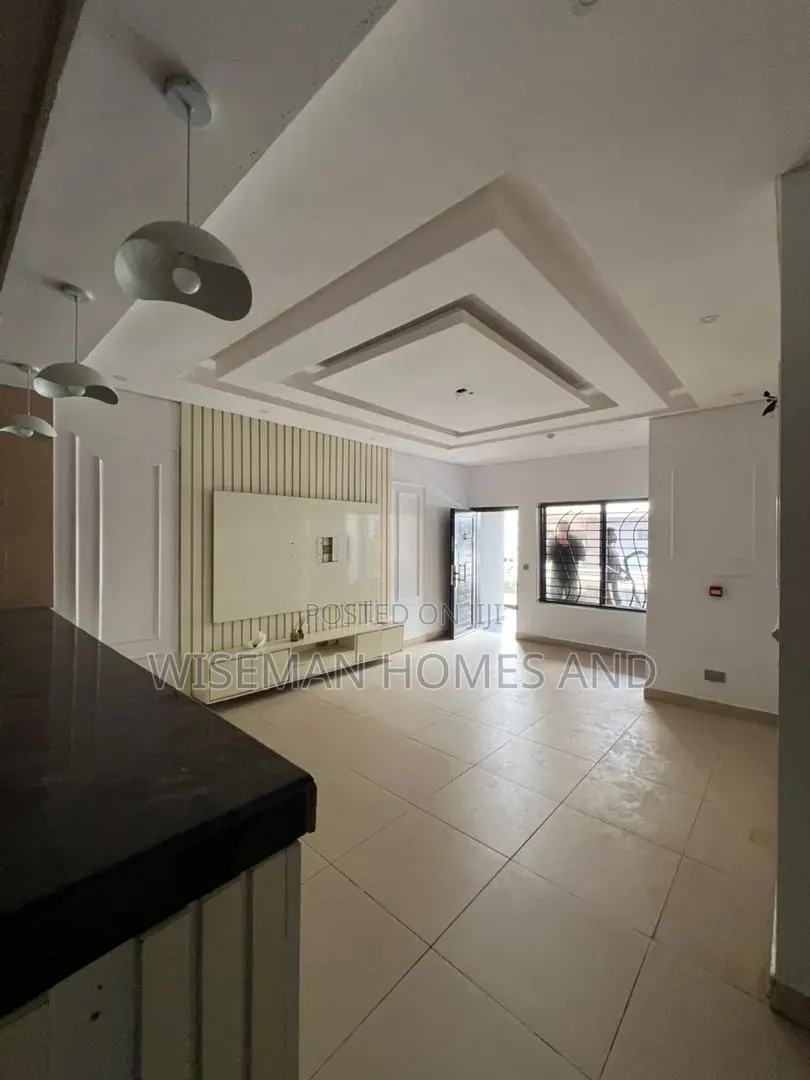 3bdrm Apartment in Ikate Lekki Eti-Osa for rent
