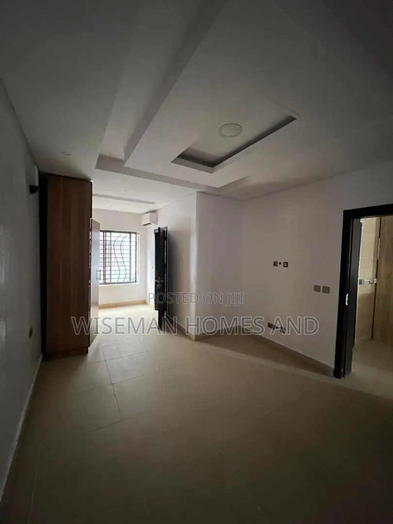 3bdrm Apartment in Ikate Lekki Eti-Osa for rent