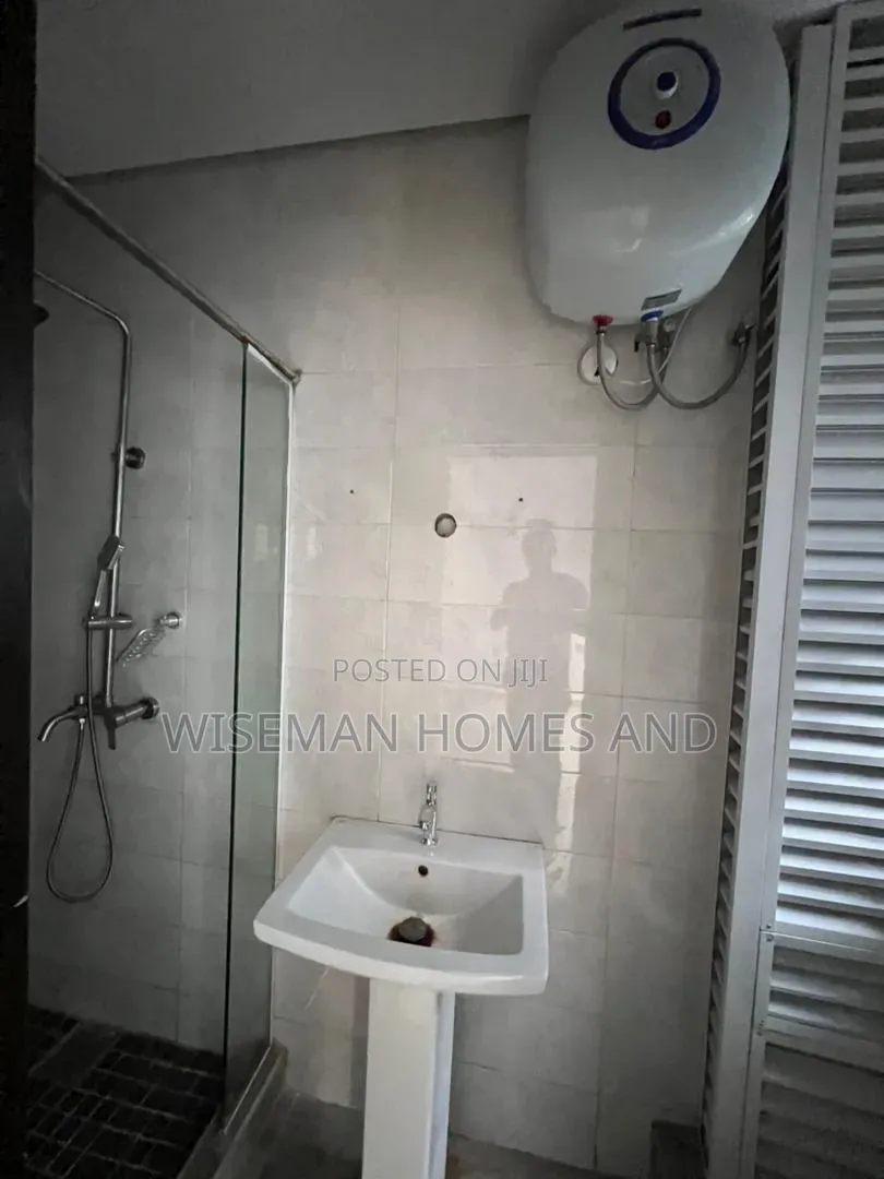 3bdrm Apartment in Ikate Lekki Eti-Osa for rent