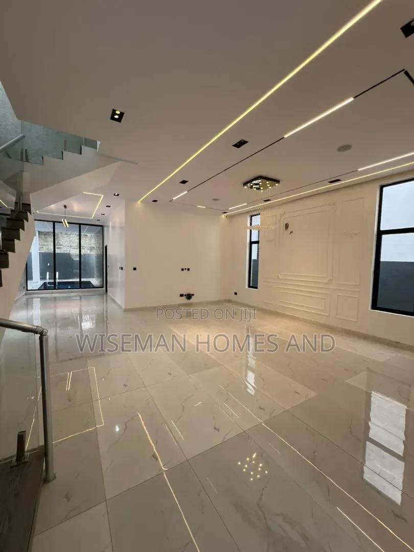 5bdrm Duplex in Chevron Lekki for sale